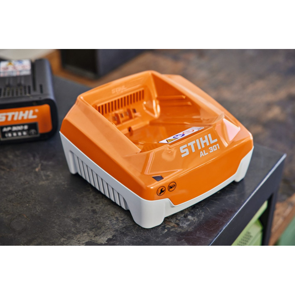 STIHL AL 301, 230 V Ładowarka