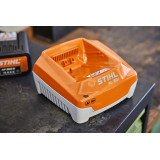 STIHL AL 301, 230 V Ładowarka